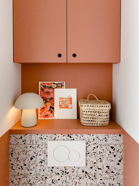 Construction d'appartement &agrave; l'ile d'Yeu midcentury-powder-room