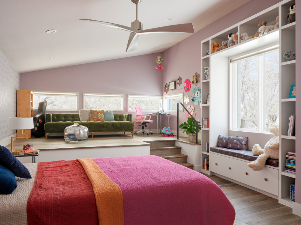 На фото: детская в современном стиле с спальным местом, темным паркетным полом, коричневым полом, фиолетовыми стенами и сводчатым потолком для подростка, девочки с