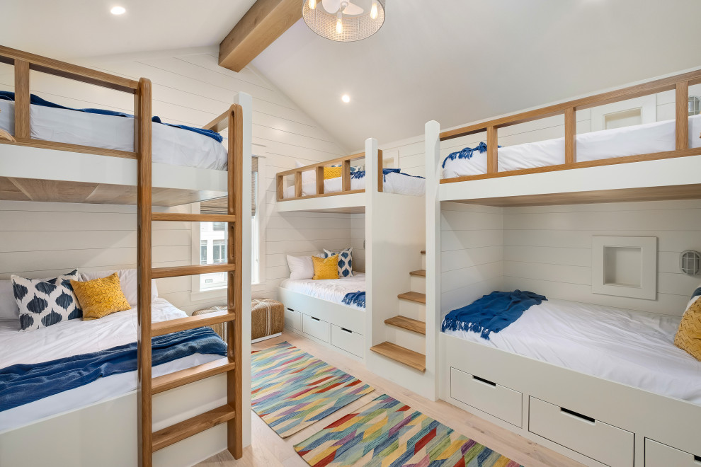 На фото: большая нейтральная детская в морском стиле с спальным местом, белыми стенами, светлым паркетным полом, бежевым полом, сводчатым потолком и стенами из вагонки с