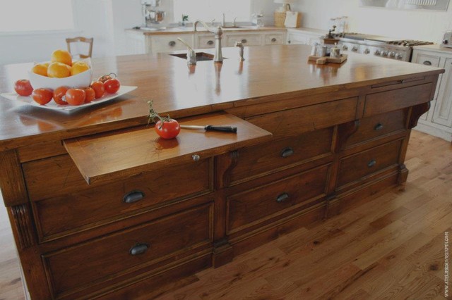 Traditional Kitchen Islands And Kitchen Carts