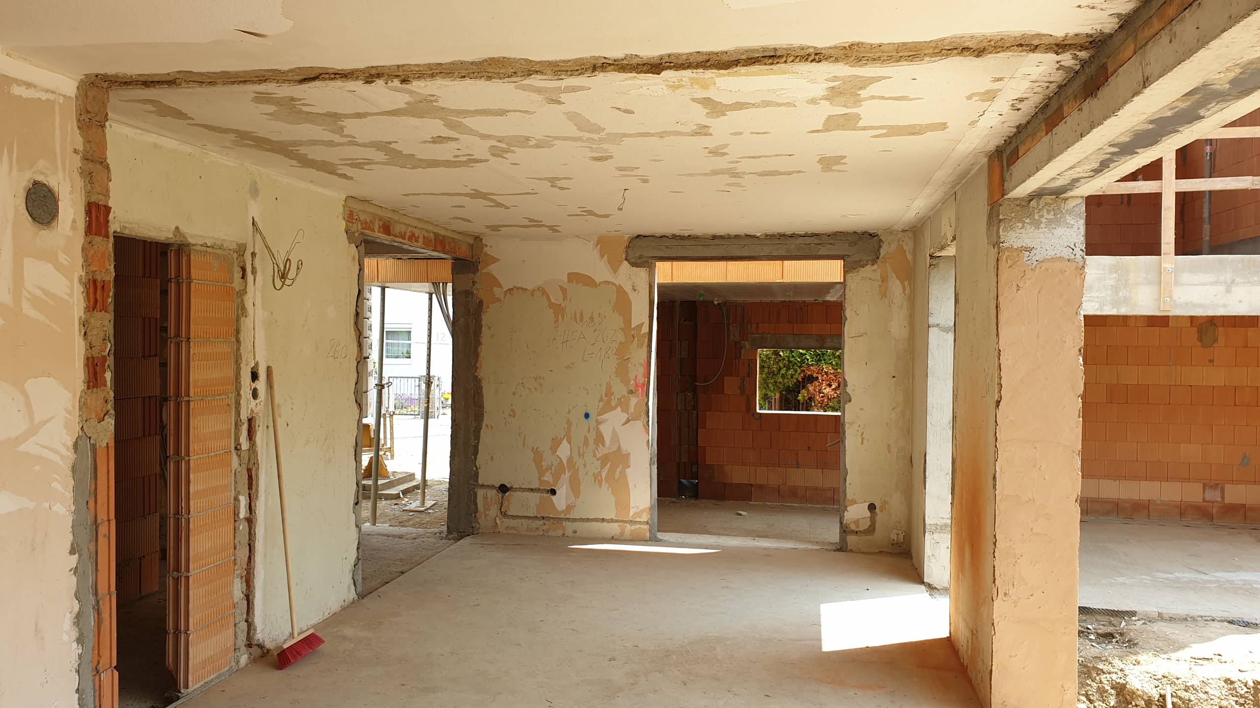Altbau entkernt mit neuer Raumaufteilung