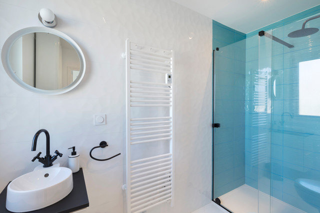 R&eacute;sidence secondaire en duplex &agrave; Morlaix, Bretagne modern-badezimmer