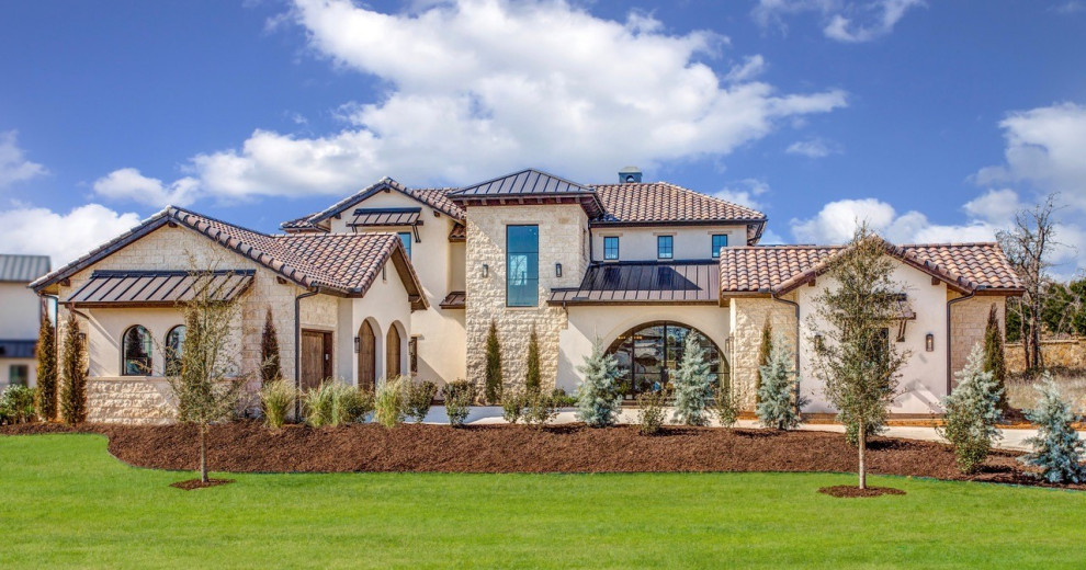 Inspiration for a transitional home design remodel in Austin