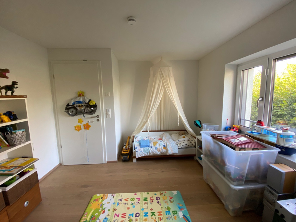Small scandinavian gender-neutral kids' room in Dusseldorf for kids 4-10 years old.
