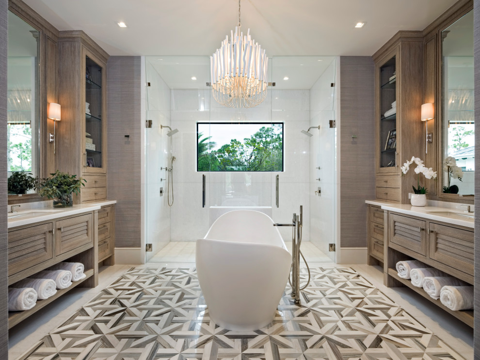 Пример оригинального дизайна: большая главная ванная комната в стиле неоклассика (современная классика) с фасадами в стиле шейкер, бежевыми фасадами, отдельно стоящей ванной, двойным душем, белой плиткой, мраморной плиткой, белыми стенами, полом из мозаичной плитки, врезной раковиной, мраморной столешницей, разноцветным полом, душем с распашными дверями, белой столешницей, сиденьем для душа, тумбой под две раковины и встроенной тумбой
