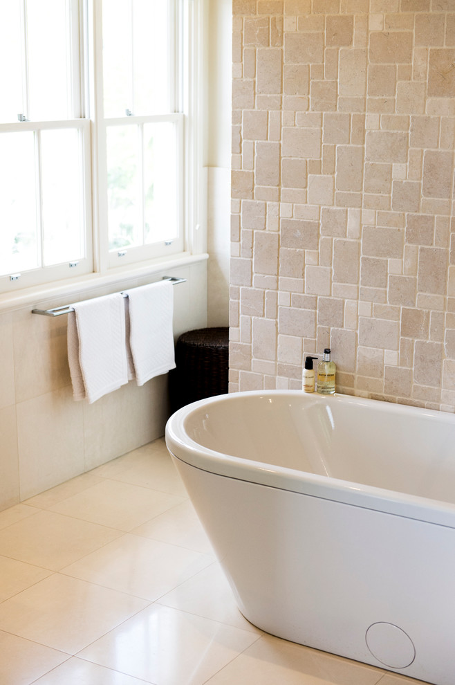 This is an example of a contemporary bathroom in Sydney.