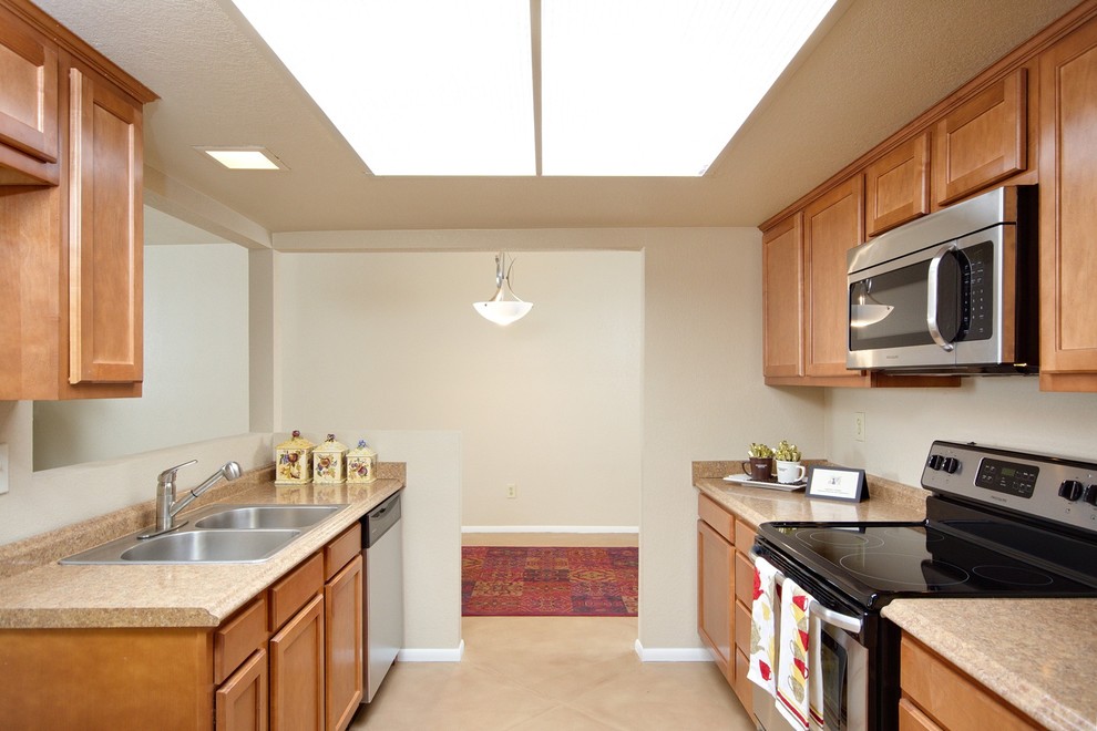 Home design - rustic home design idea in Phoenix