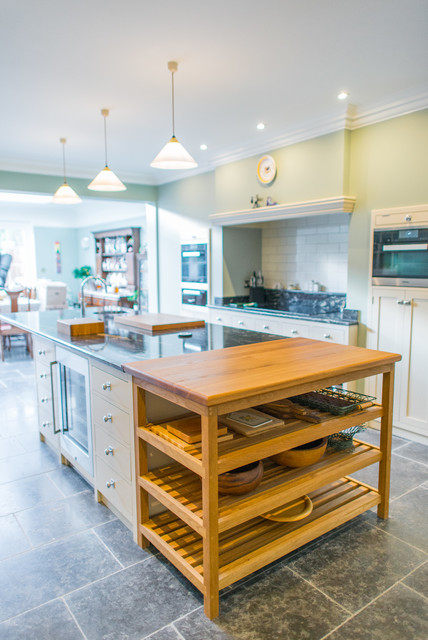 The Earlsfield Traditional Kitchen lantlig-koek