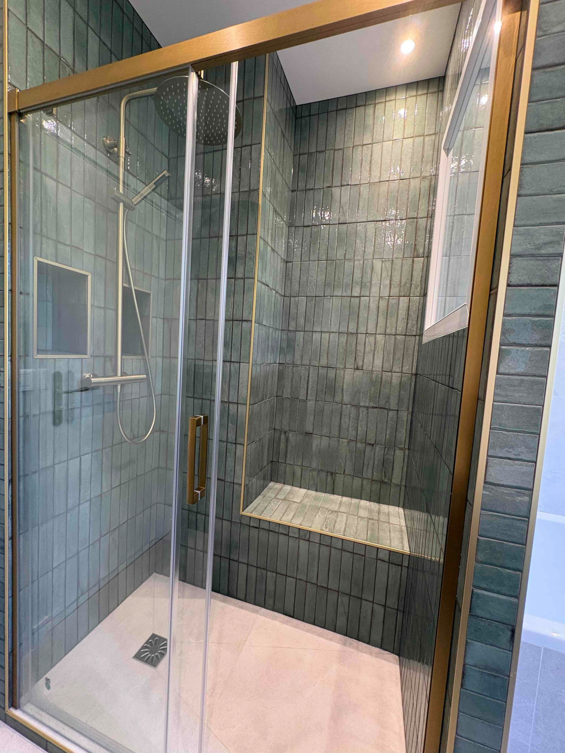 Salle de bain italienne en Zellige vert