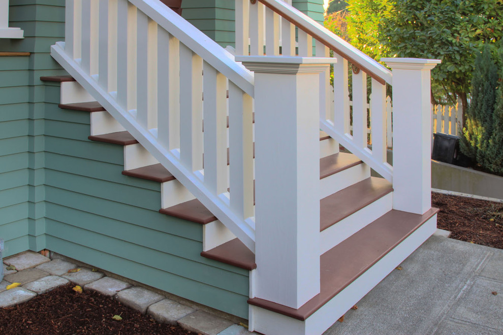 This is an example of a traditional porch design in Seattle.