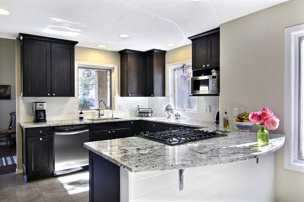 Kitchen - transitional kitchen idea in Phoenix