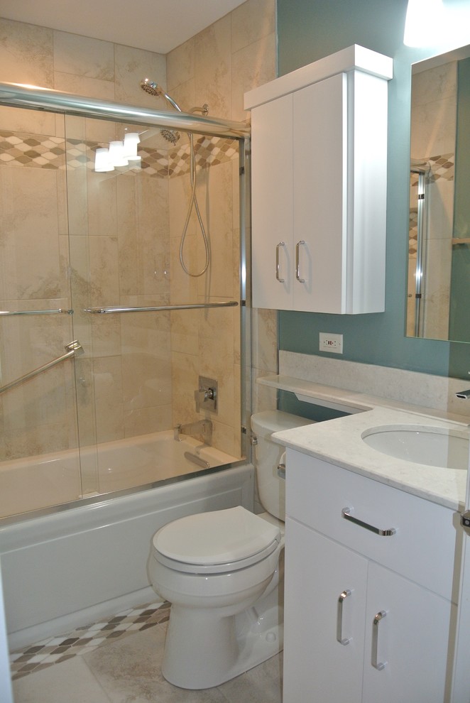 Inspiration for a transitional bathroom remodel in Chicago