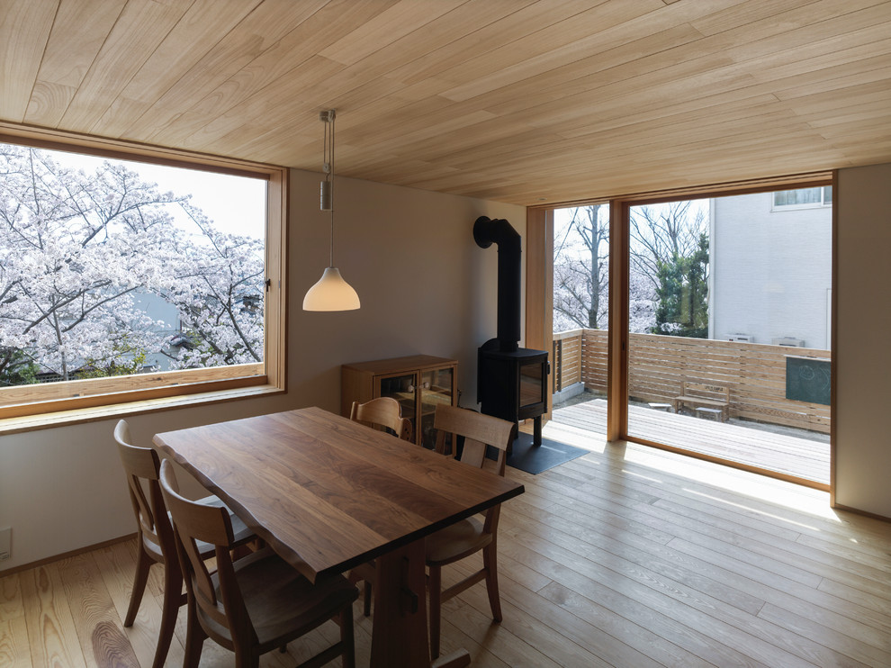 Design ideas for a scandinavian home design in Osaka.