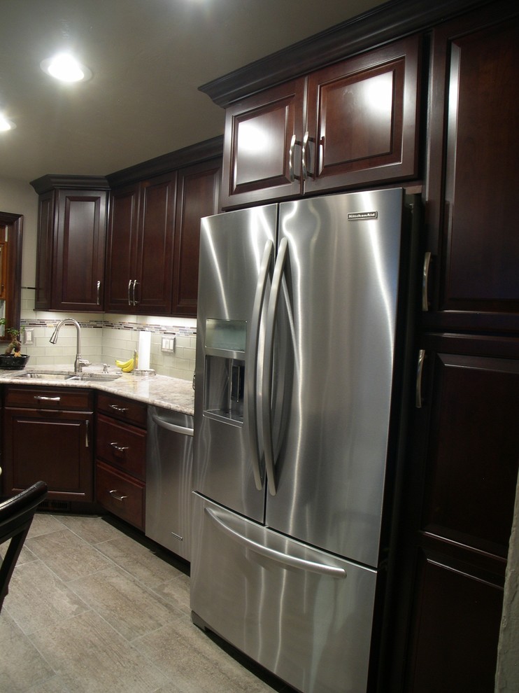 Kitchen - transitional kitchen idea