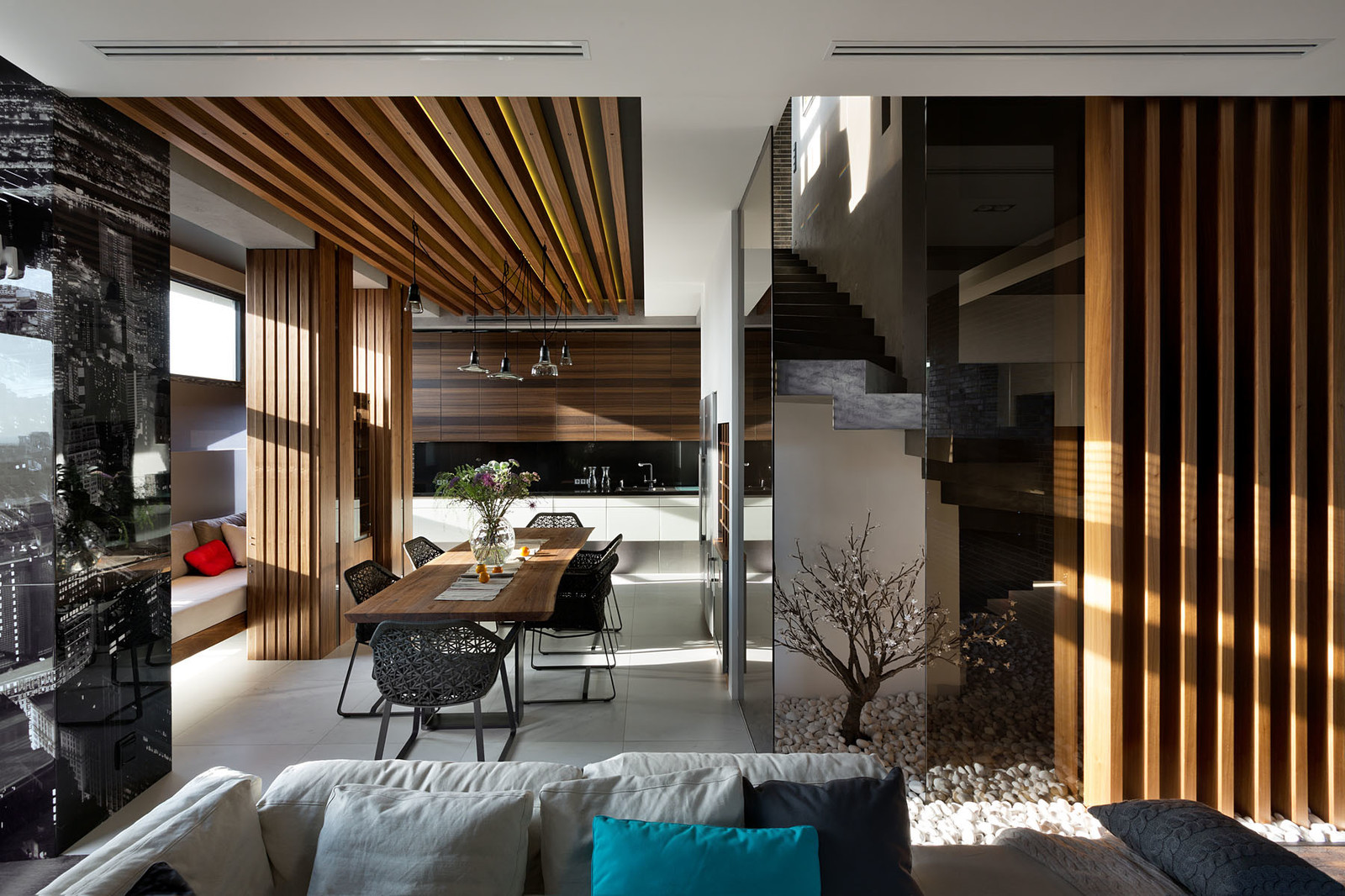 Code of HAPPINESS. Penthouse 23/77