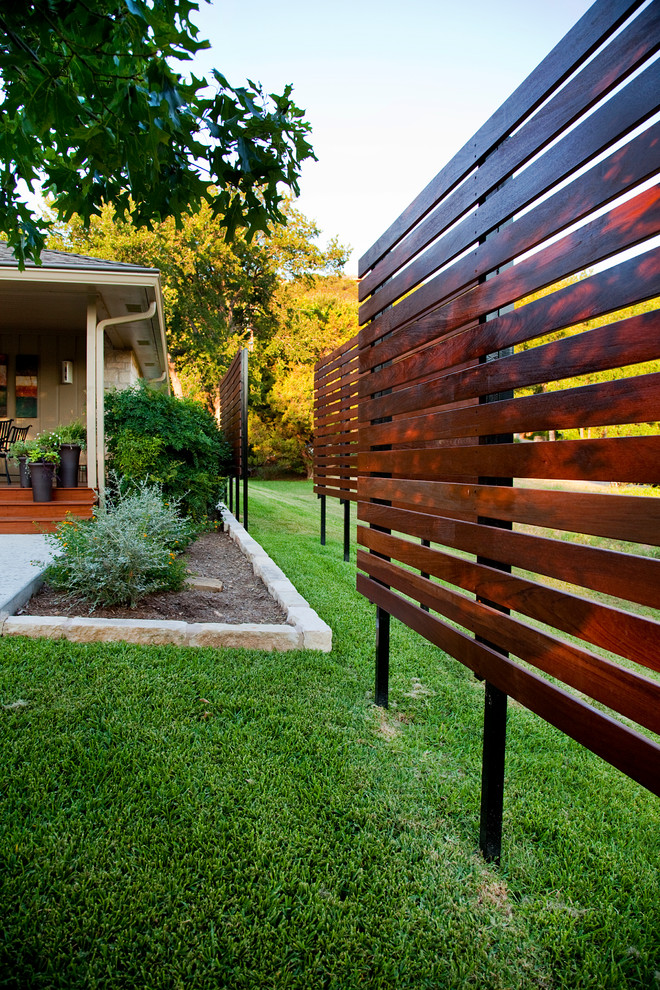 Design ideas for a contemporary garden in Austin.