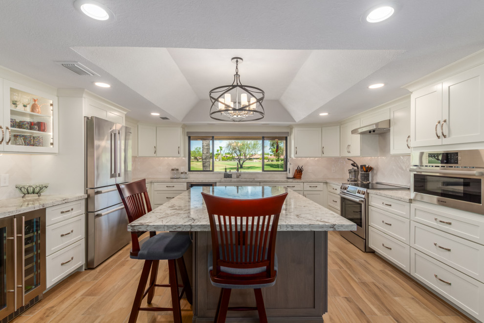 Kitchen - transitional kitchen idea in Phoenix