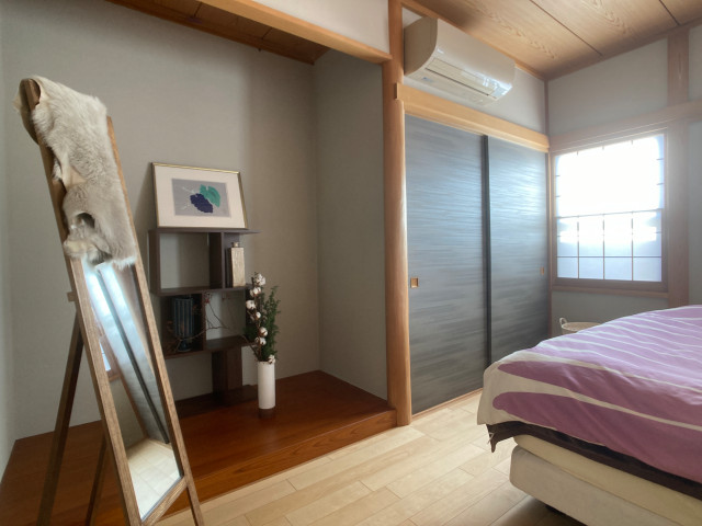 時をつなぐ家 japanisch-modern-schlafzimmer