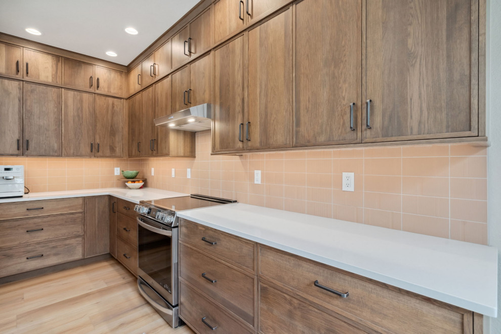 Kitchen - kitchen idea in Denver