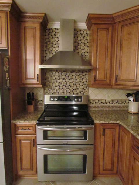 Kraftmaid Jamestown Maple Deaton Traditional Kitchen