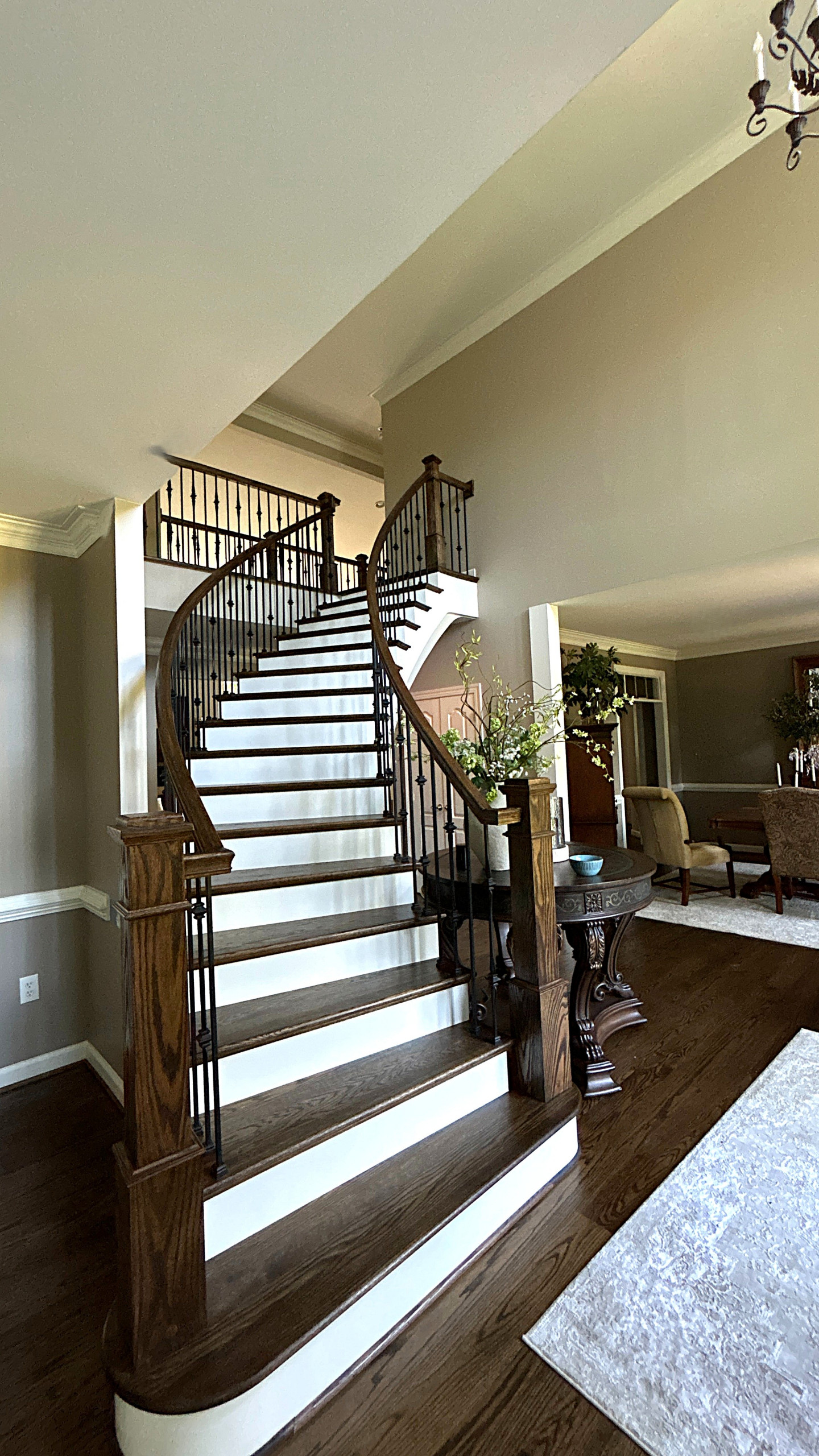 Project #157 | Traditional Curved Foyer Staircase