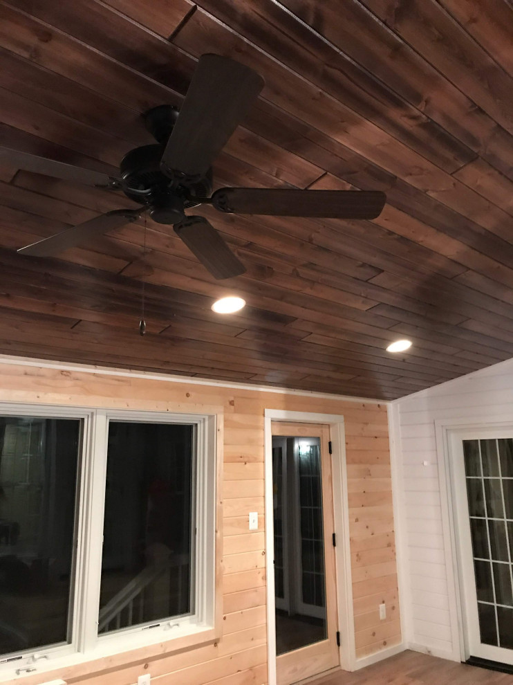 Inspiration for a rustic home design remodel in Baltimore