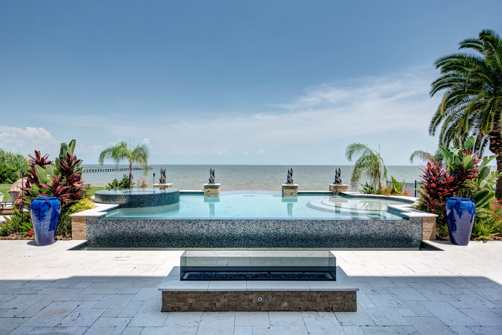 Example of a mid-sized beach style home design design in Houston