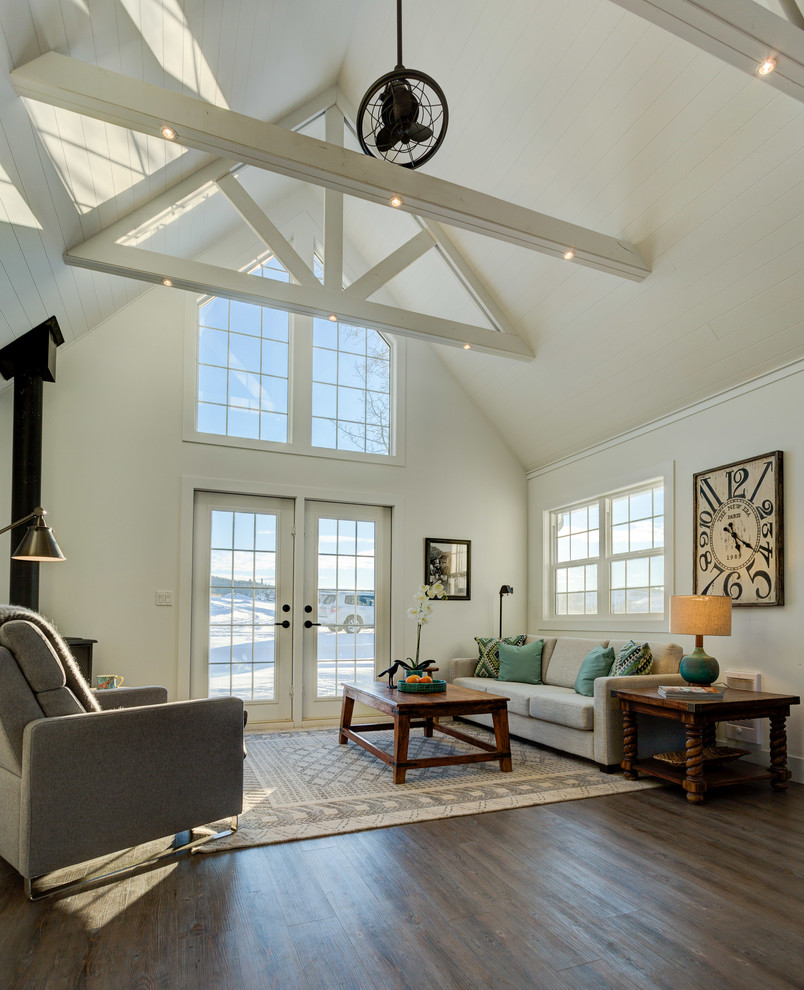 Cottage home design photo in Calgary