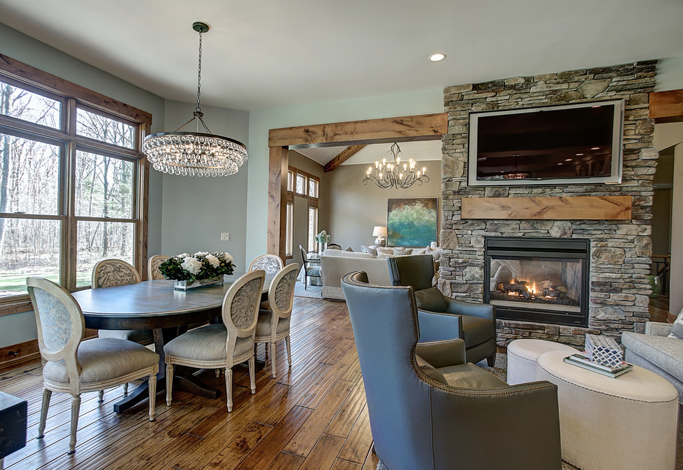 Example of a transitional home design design in Grand Rapids