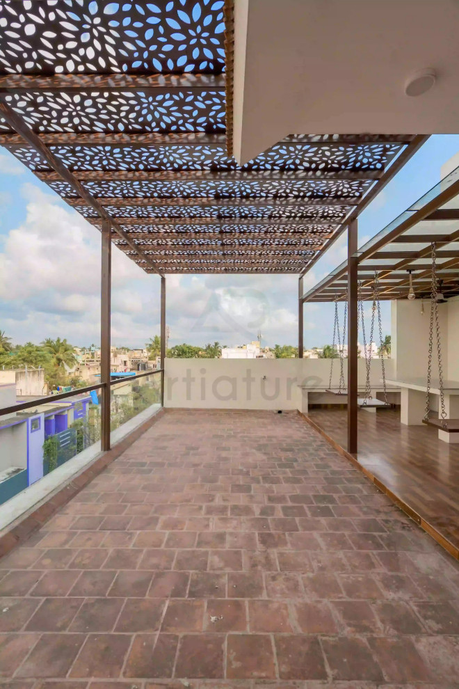 Photo of a contemporary deck in Chennai.