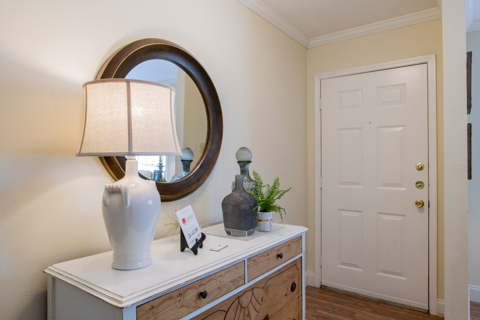 Entryway - transitional entryway idea