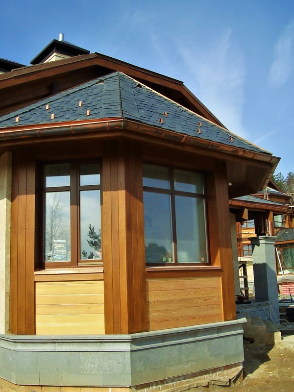 Монтаж Фасада из деревянных панелей планкен.