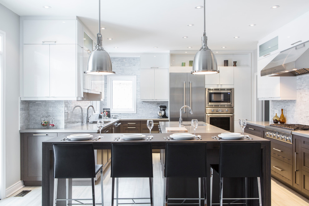 Inspiration for a large contemporary u-shaped eat-in kitchen in Toronto with an undermount sink, quartz benchtops, stone tile splashback, stainless steel appliances, shaker cabinets, dark wood cabinets, grey splashback, light hardwood floors and with island.