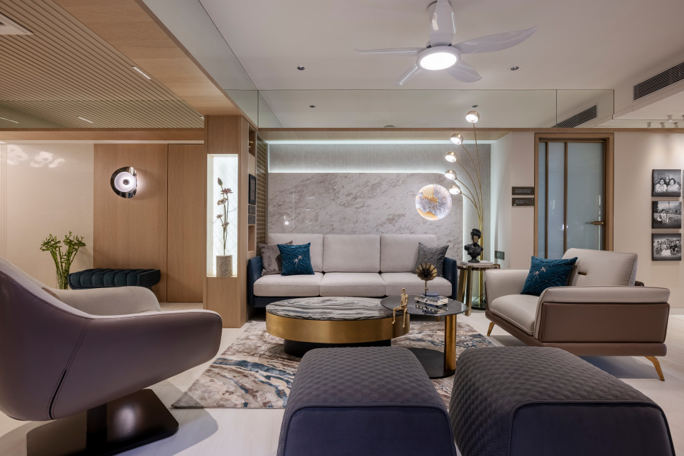 Contemporary living room in Mumbai.