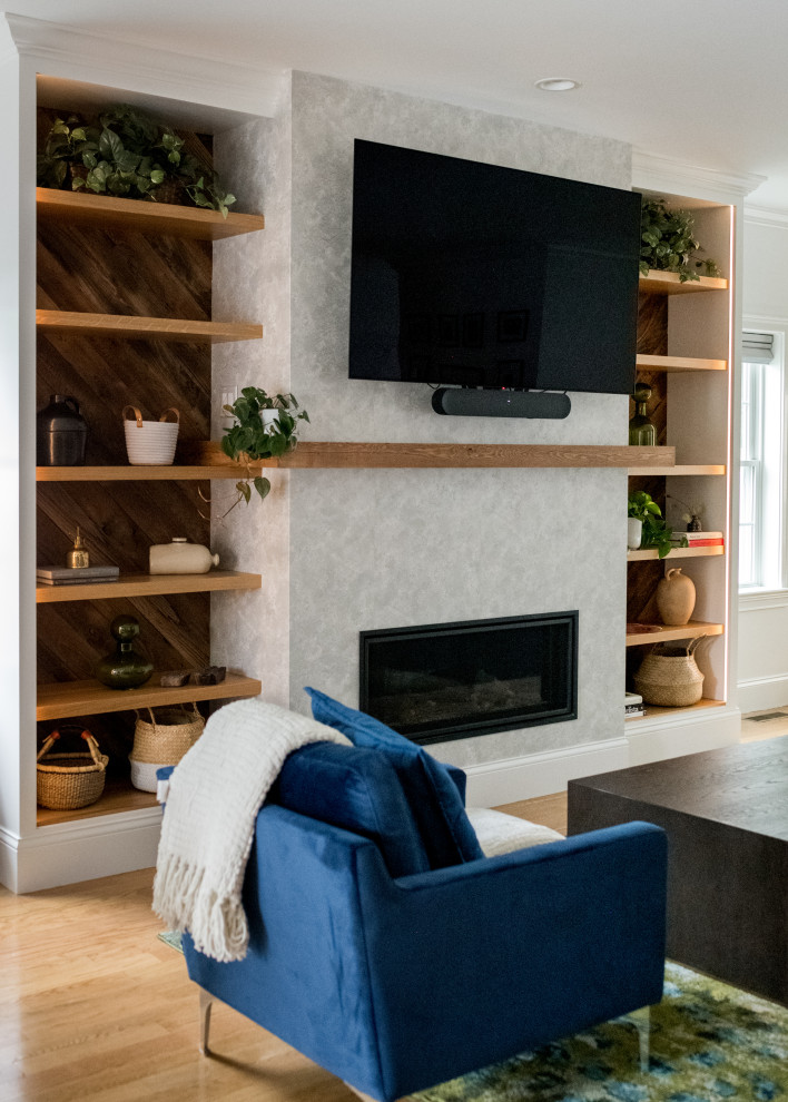 Exemple d'une grande salle de séjour chic ouverte avec un mur bleu, parquet clair, une cheminée standard et un téléviseur encastré.