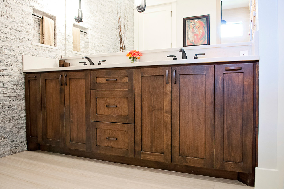 Example of a transitional home design design in Austin