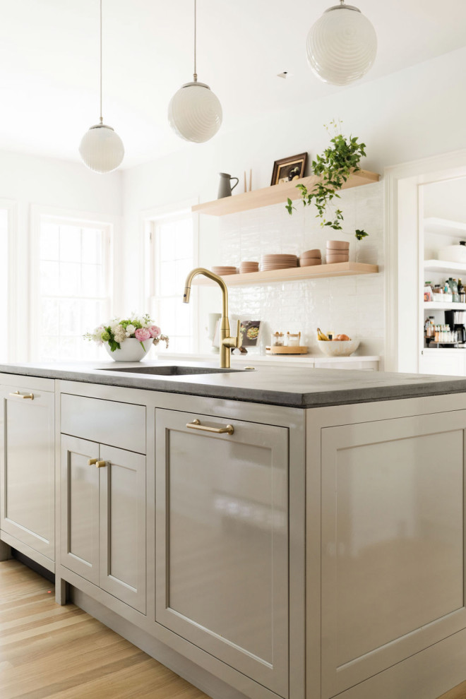 Kitchen - transitional kitchen idea in Austin