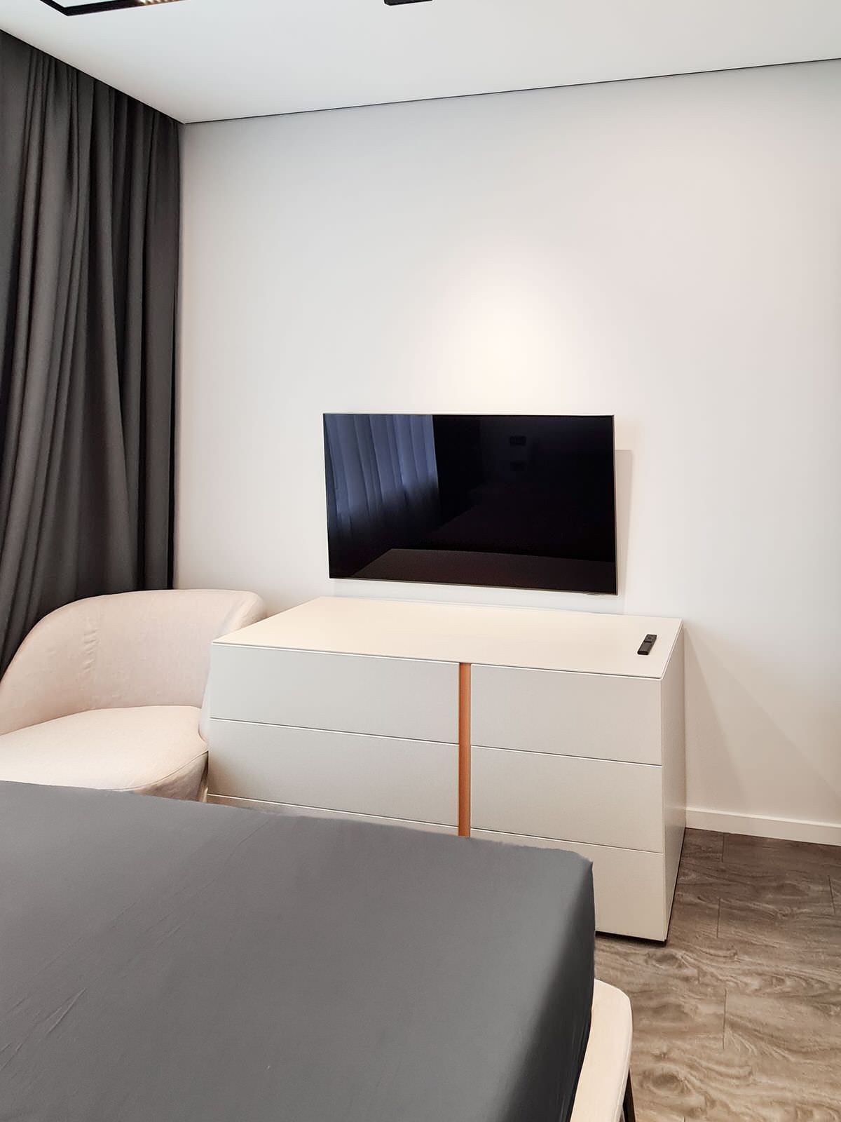 Белый минимализм - спальня