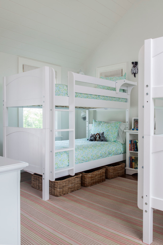Photo of a beach style gender-neutral kids' bedroom for kids 4-10 years old in Boston with white walls.