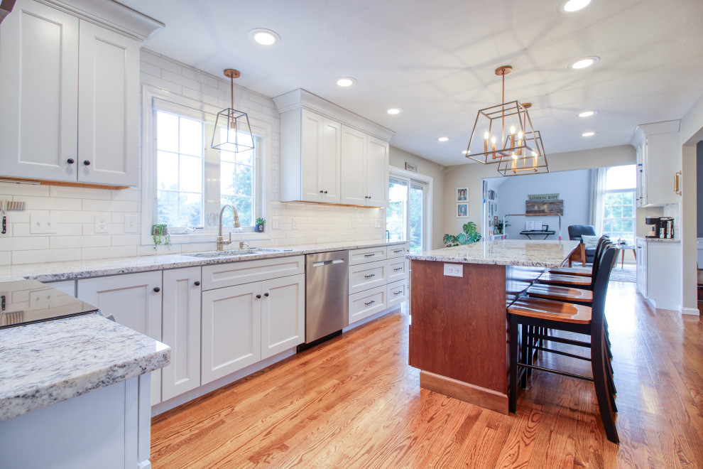 Kitchen - traditional kitchen idea in Providence