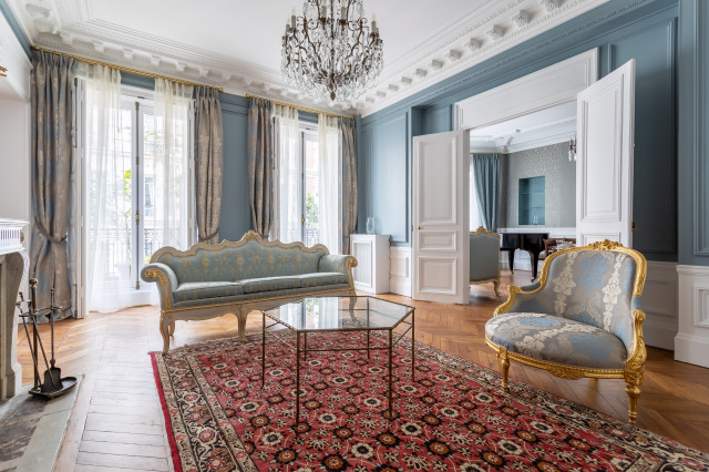 Renovation d'un Appartement &agrave; Paris 7&egrave;me nyklassisk-vardagsrum