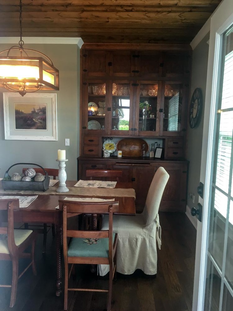 Design ideas for an arts and crafts dining room in Other.