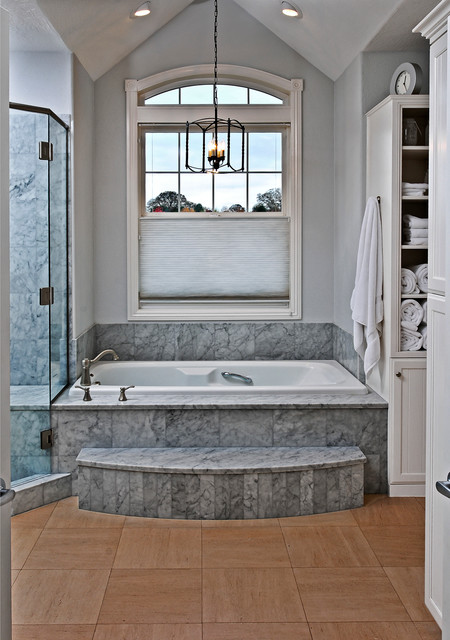 White Carrara marble slab tub deck and step. White Carrara tile face