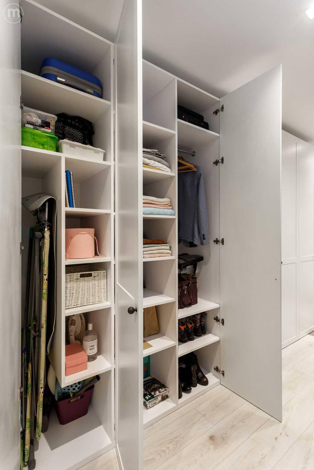 Шкаф в прихожей