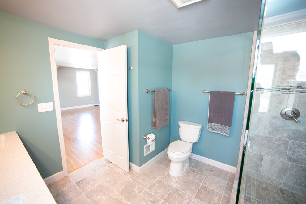 Transitional bathroom photo in Cedar Rapids