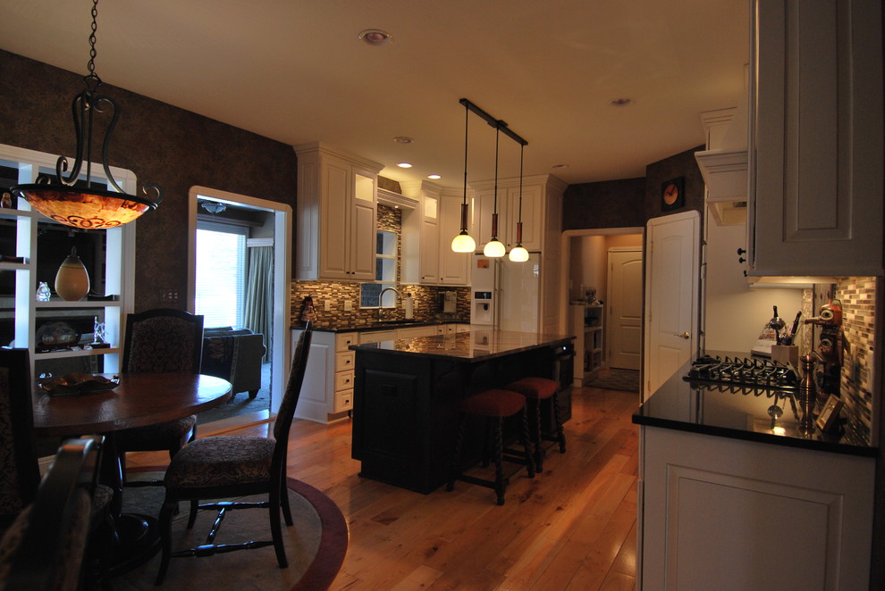 Kitchen - transitional kitchen idea in Indianapolis