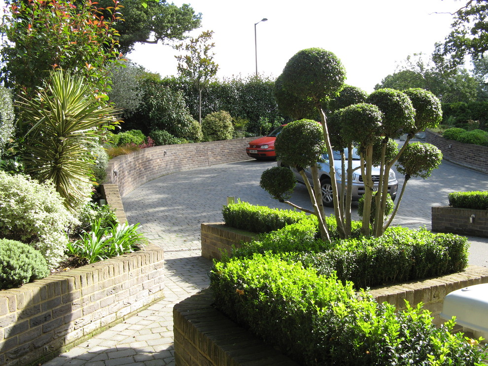 This is an example of a large contemporary garden in London.