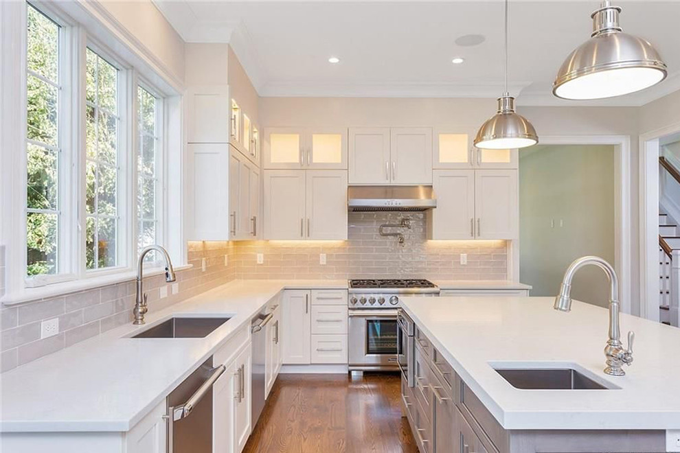 Transitional kitchen photo in DC Metro