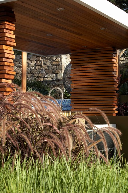 Floating Layers contemporary-garden