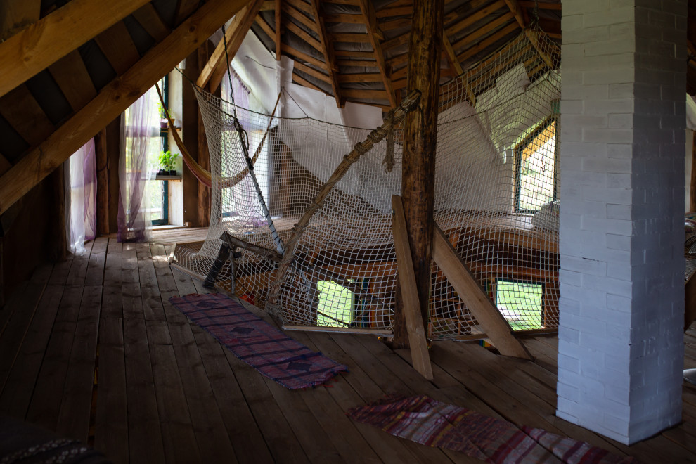 В гостях: Соломенный дом с русской печью